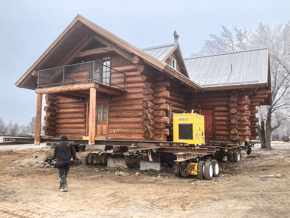 Log cabin on Buckingham dollies with yellow power unit